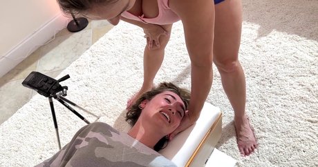 Mondragon Chiropractic nus de stars du porno image