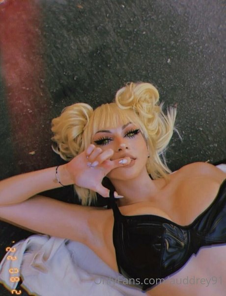 Audrey Torres modèle chaud image