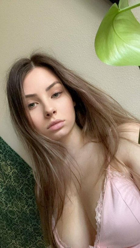 alignedbyjuniper actrice sexy galeries