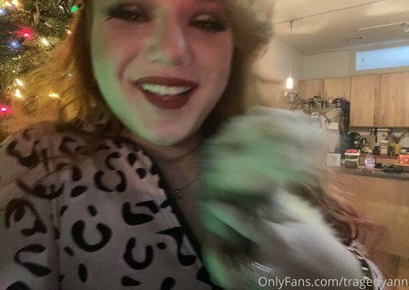 tragedyann actrice sexy des photos