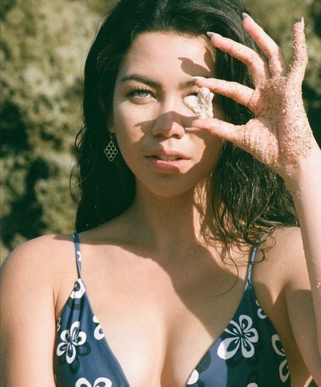 Kama Dung star du porno en haute qualité des photos