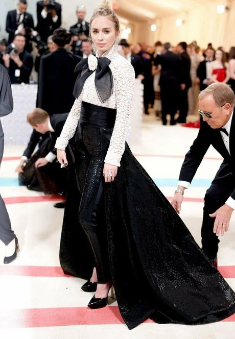 Emily Blunt art star du porno galerie