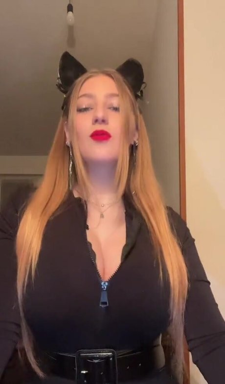 Francesca Salerno beau modèle galerie