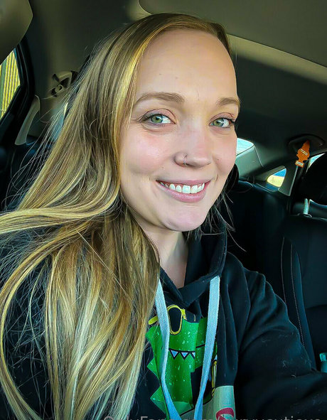 curvycutiexo star du porno en haute qualité images