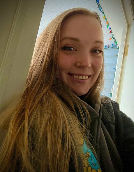 curvycutiexo modèle artistique galeries