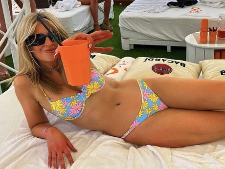 Va Sntina actrice érotique images