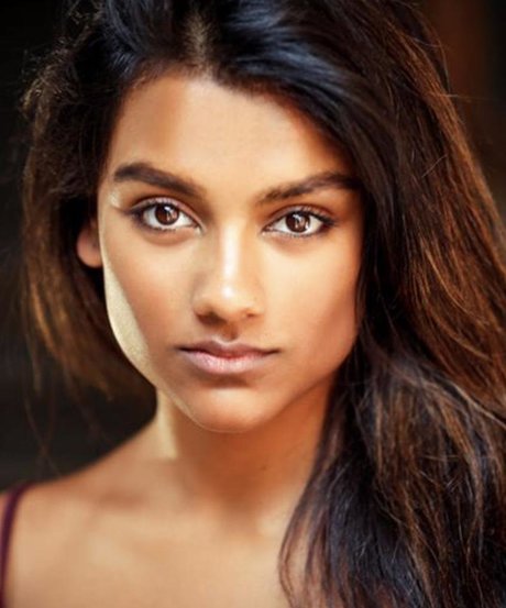 Simone Ashley star du porno hd photo