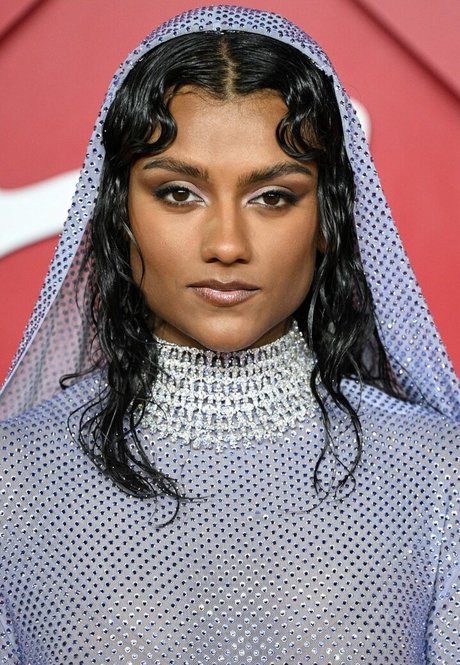 Simone Ashley étoile de haute qualité image