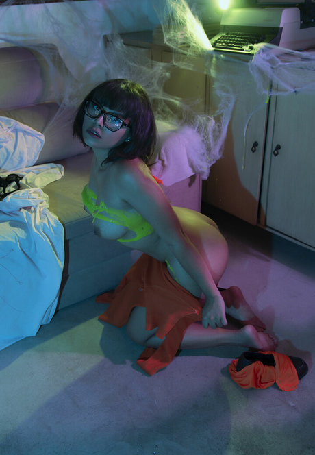 Nooneenoni modèle artistique photos