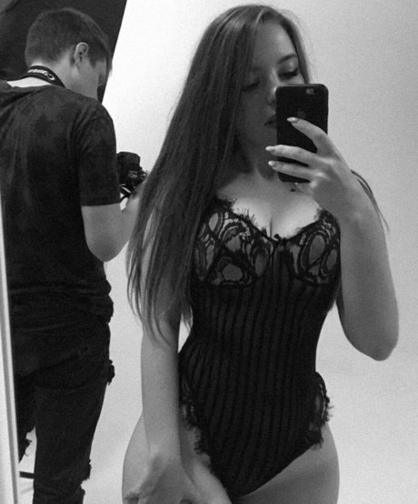 conversations cochonnes uniquement pour les fans nus exclusifs image