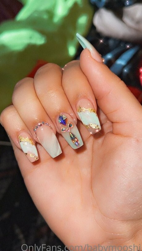 fille courbée dà côté onlyfans pornographique exclusif photos