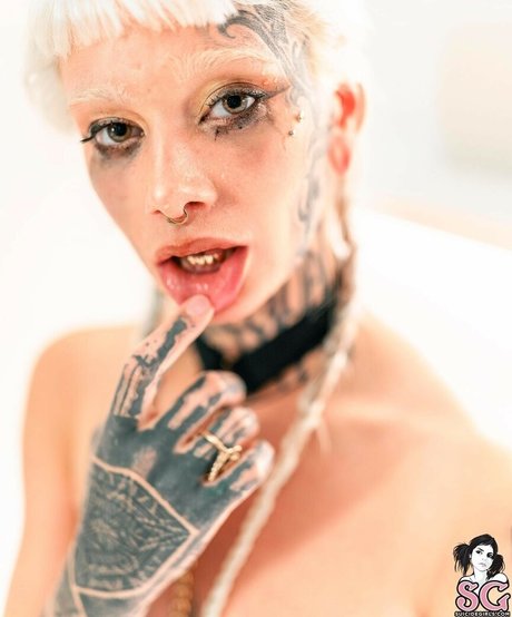 numaonly joli modèle des photos