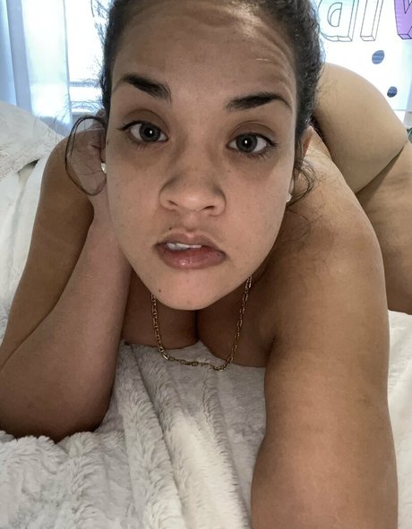 a marie onlyme art modèle des photos