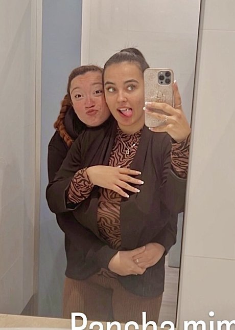 blonde aux gros seins onlyfans porno de haute qualité image