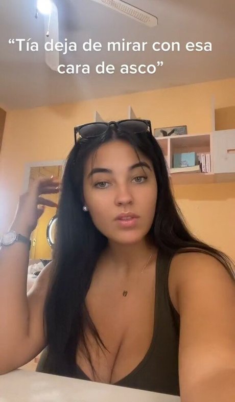 vieille milf onlyfans haut nu image