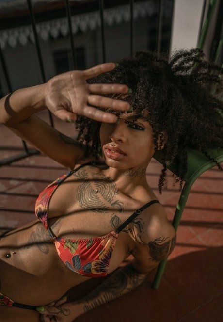 Molive étoile exclusive des photos