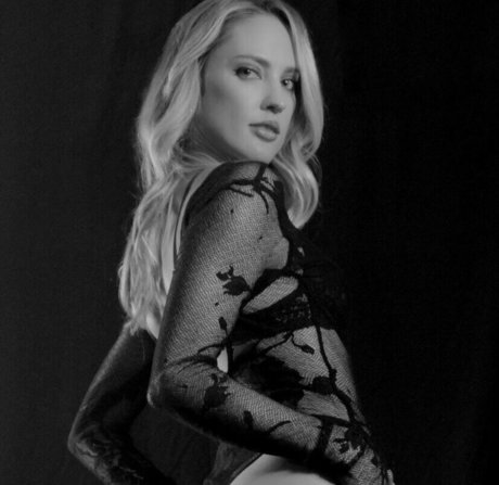 chaton aux yeux marron onlyfans art haute définition galerie