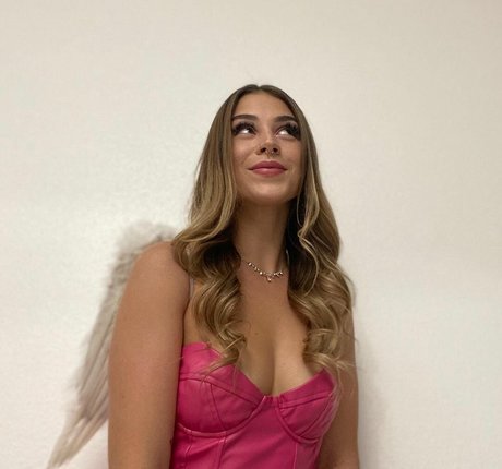 Emmily Mello star du porno érotique galeries