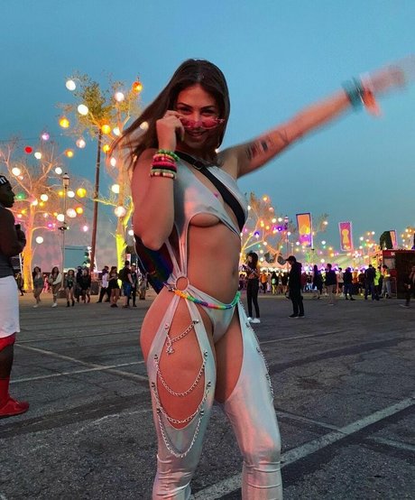 Emmily Mello xxx star du porno image