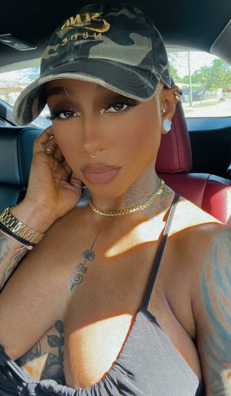 filles influenceuses onlyfans libre nu image