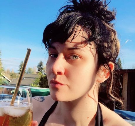 Holly Conrad modèle hd des photos