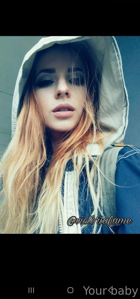 gros seins branlette espagnole onlyfans assez érotique image