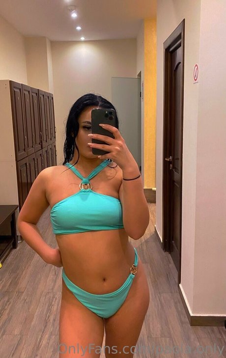 paola only art modèle galerie