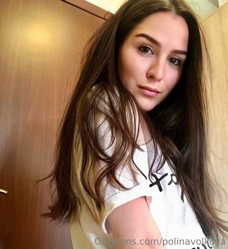 polinavolkova modèle chaud collection