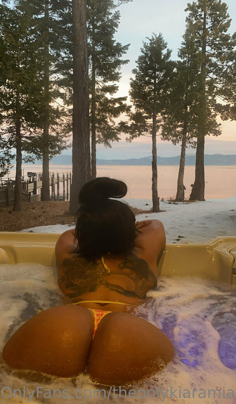 theonlykiaramiaxxx actrice érotique image