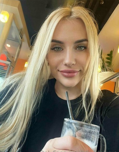 alicedollyua modèle nu archive