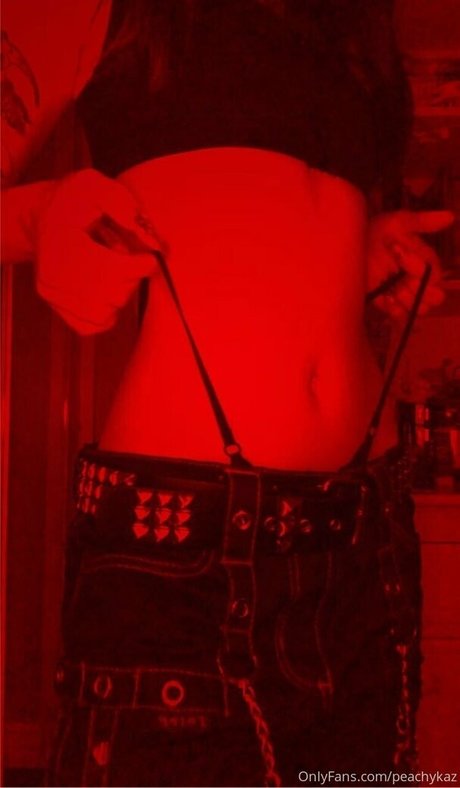 peachykaz actrice chaude image