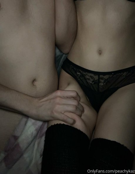 peachykaz modèle pornographique galerie