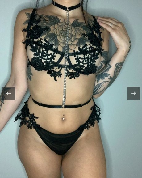 Kristina May modèle nu galerie