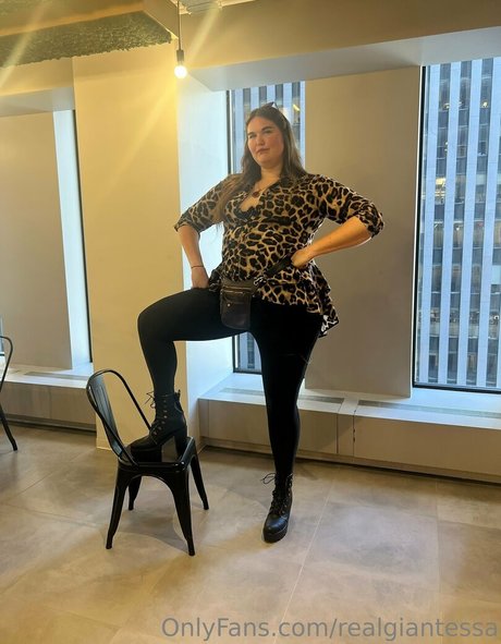 realgiantessa étoile xxx photos