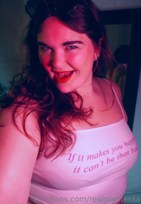 realgiantessa sexe star photo