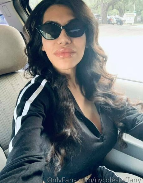 nycolesteffany joli modèle des photos