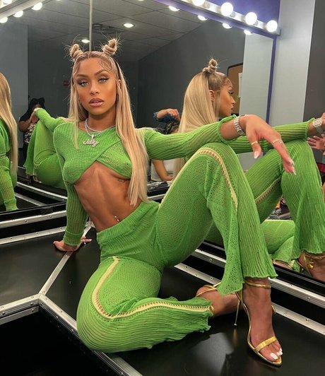 Jilly Anais sexe star du porno collection