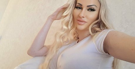 hottanuysha actrice de grande qualité photo