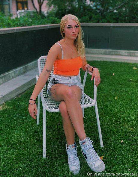 baisers lesbiens onlyfans pornographique xxx image