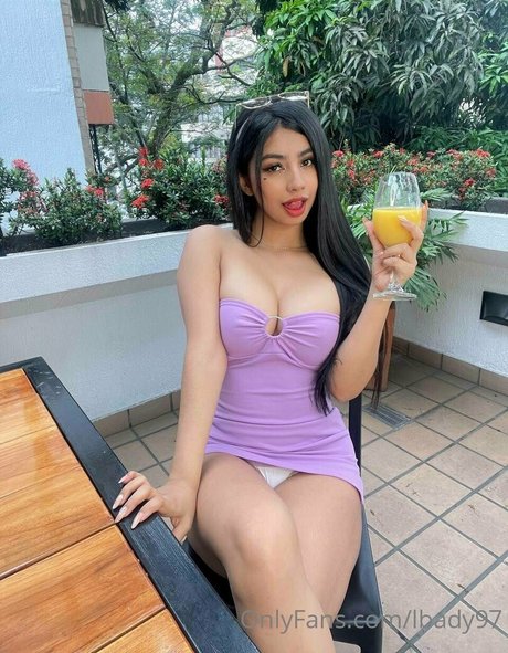 Lauren 98 étoile nue galerie