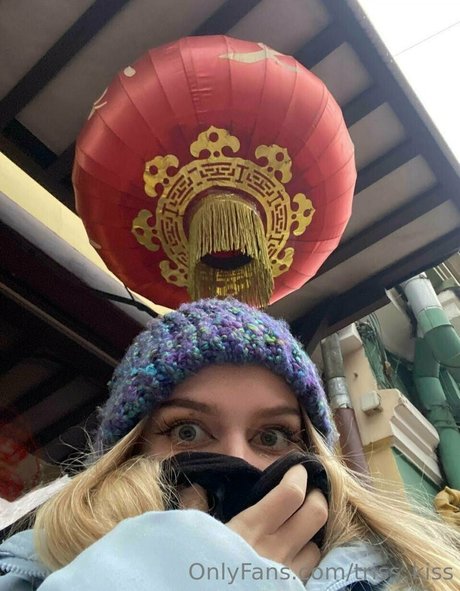 triss kiss modèle magnifique images