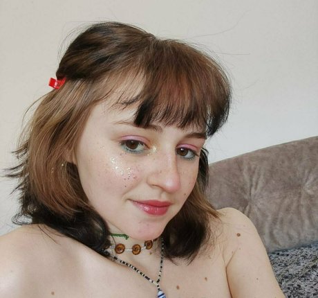 brunette onlyfans sexy sympa photos