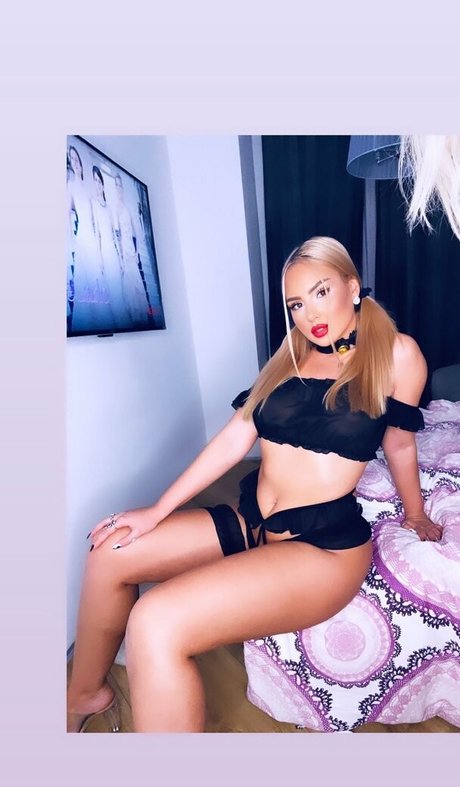 rousse aux gros seins onlyfans pornographique érotique archive