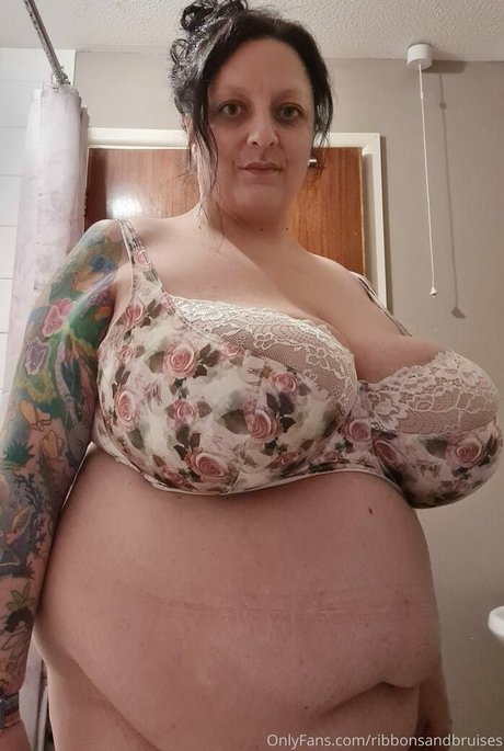 ribbonsandbruises star du porno adulte image