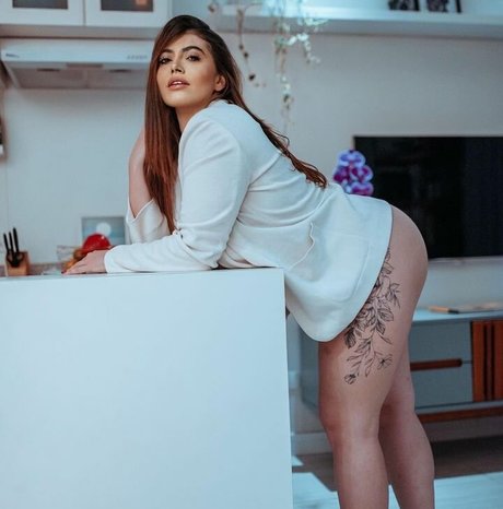 Ariane Rey modèle nu galeries