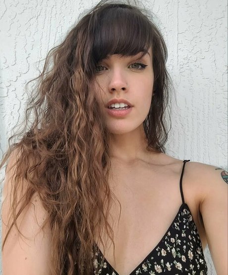 femme seulementfans bel art galerie