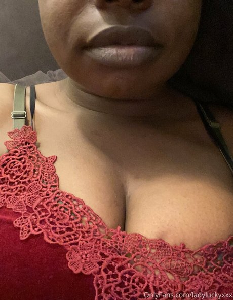 lesbiennes aux gros seins onlyfans jolie adulte archive