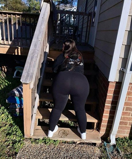 fille courbée dà côté onlyfans belle nue galerie