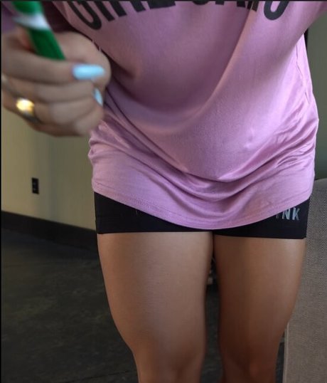 Chelsea Kreiner modèle exclusif images