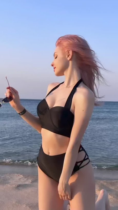 Elina Karimova modèle parfait img